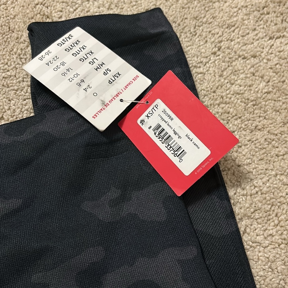 SPANX Cropped Lamn Leggings Womens Size XS Black Camo NWT - Picture 5 of 5